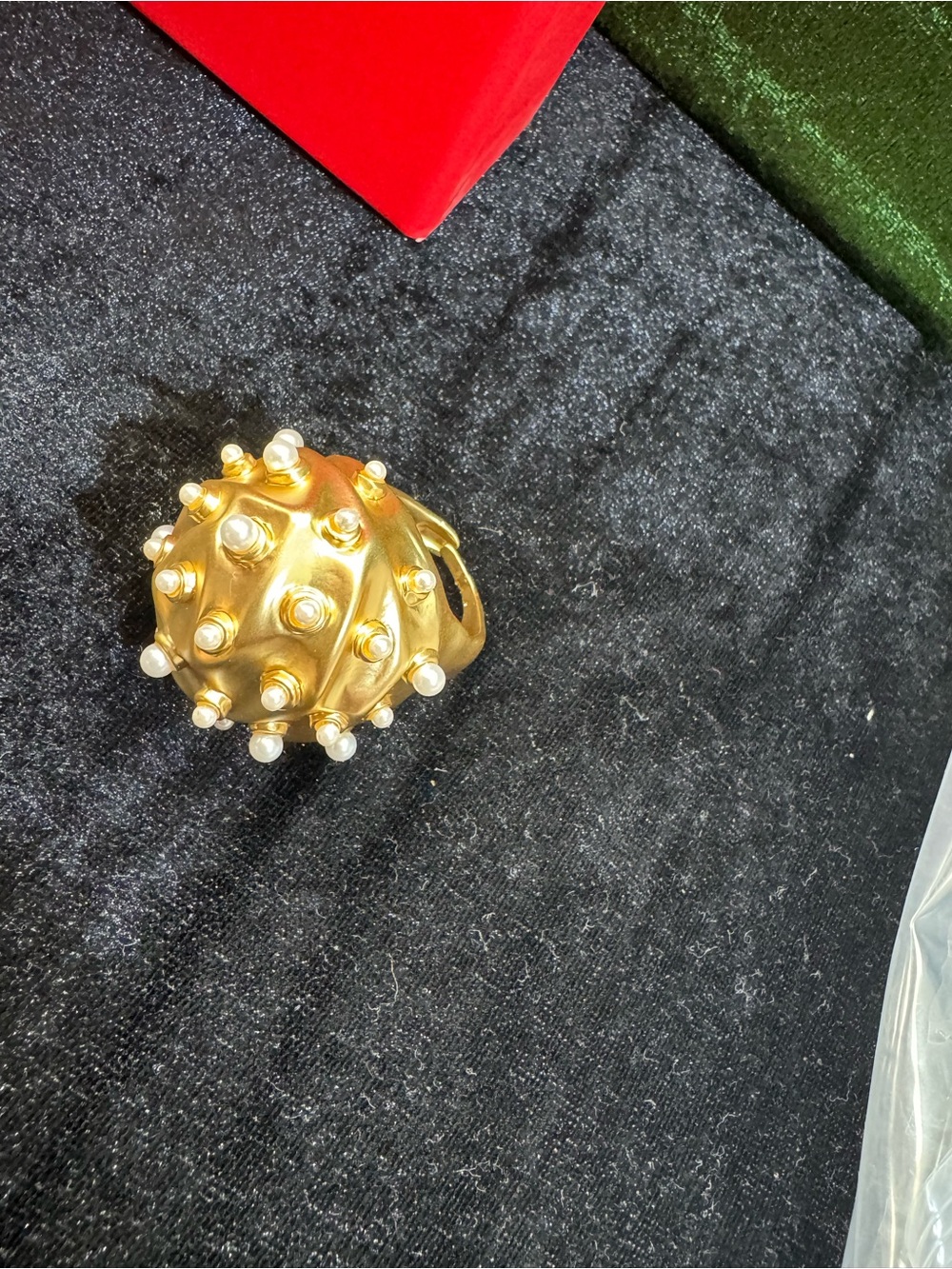 Schiaparelli insp Gold and Pearl Statement Necklace & Earring & Ring Set - Picture 7 of 16